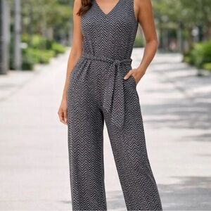 NWT Tahari Black & White Chevron Striped Sleeveless Belted Jumpsuit Size S